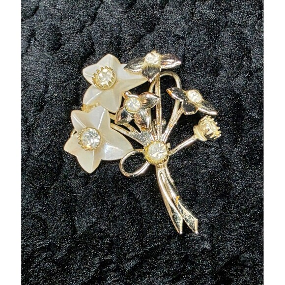 Vtg Gold-Tone Brooch With Mother Of Pearl Accents & Rhinestones Floral Design - Picture 3 of 10